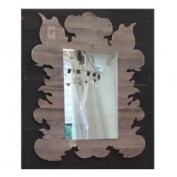specchio in legno con materiale di recupero